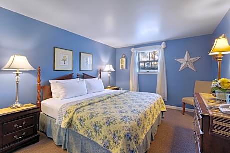 Two-Bedroom Cottage with King and Queen Bed