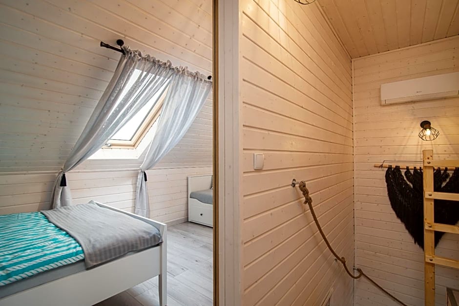 Domki Jelonek - Całoroczne, ogrzewane, klimatyzowane