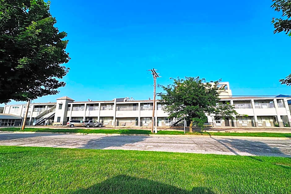 Blue Way Inn & Suites Wichita East