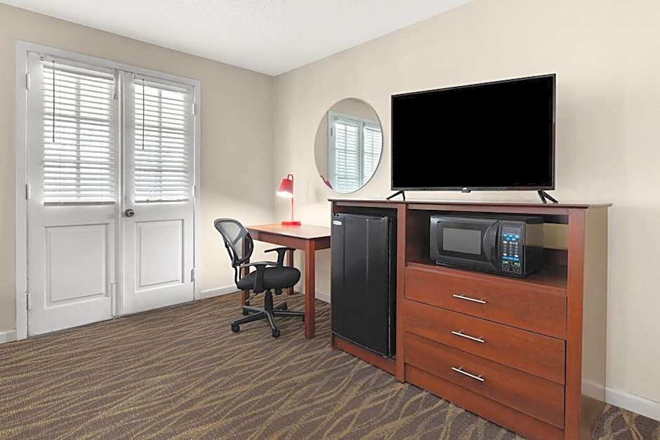 Super 8 by Wyndham New Orleans