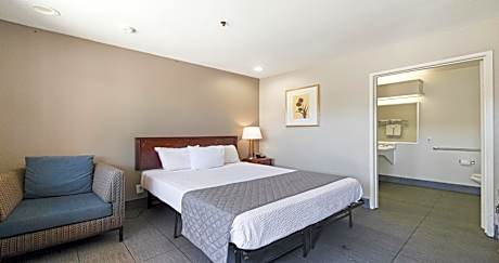 Queen Room - Disability Access