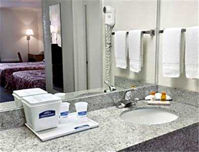 Howard Johnson by Wyndham Commerce GA