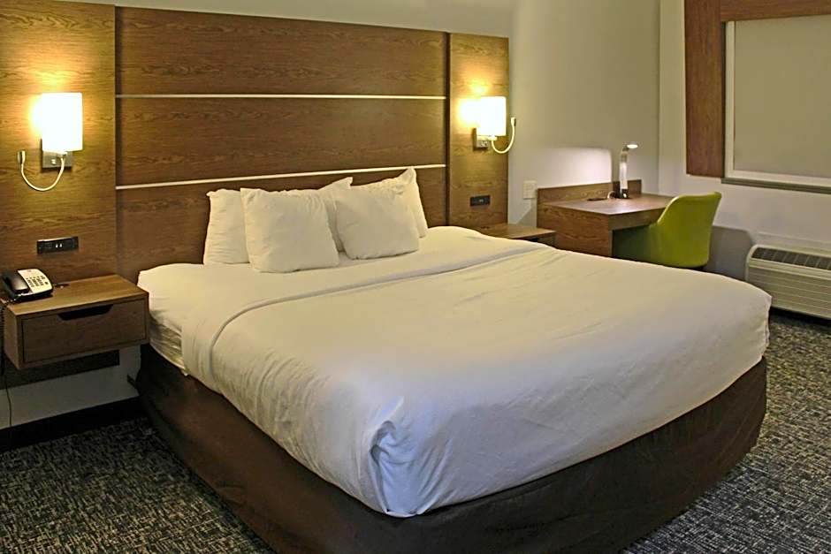 Comfort Inn and Suites Near Lake Guntersville