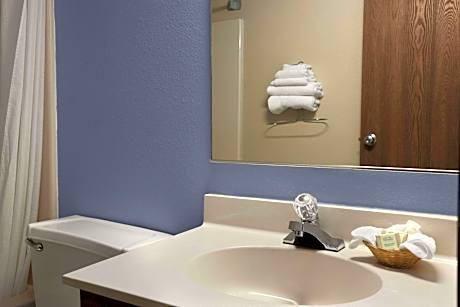 Queen Room - Non-Smoking