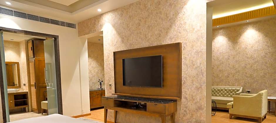 Photo 1 of 9 of Suite, Jacuzzi®