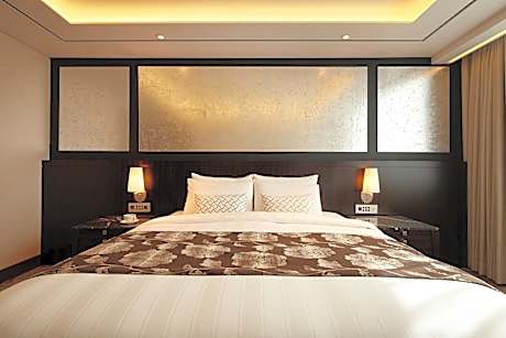 Deluxe Suite Double Room Only (Exclude Club Lounge Access)