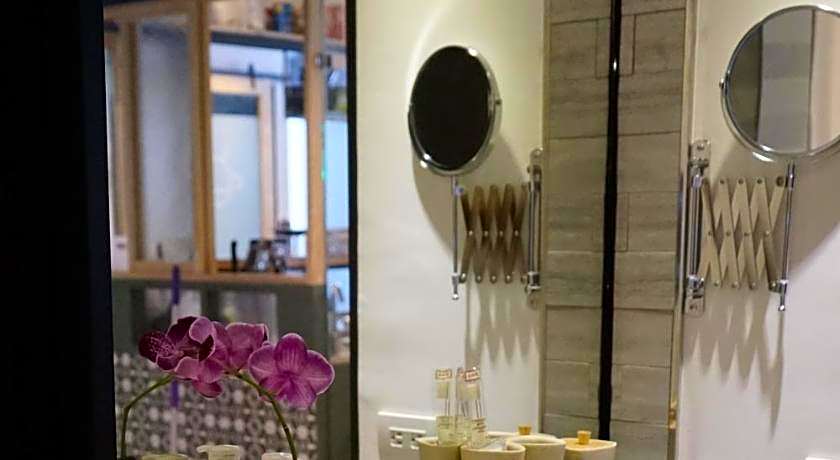 Nihao Cafe Hotel