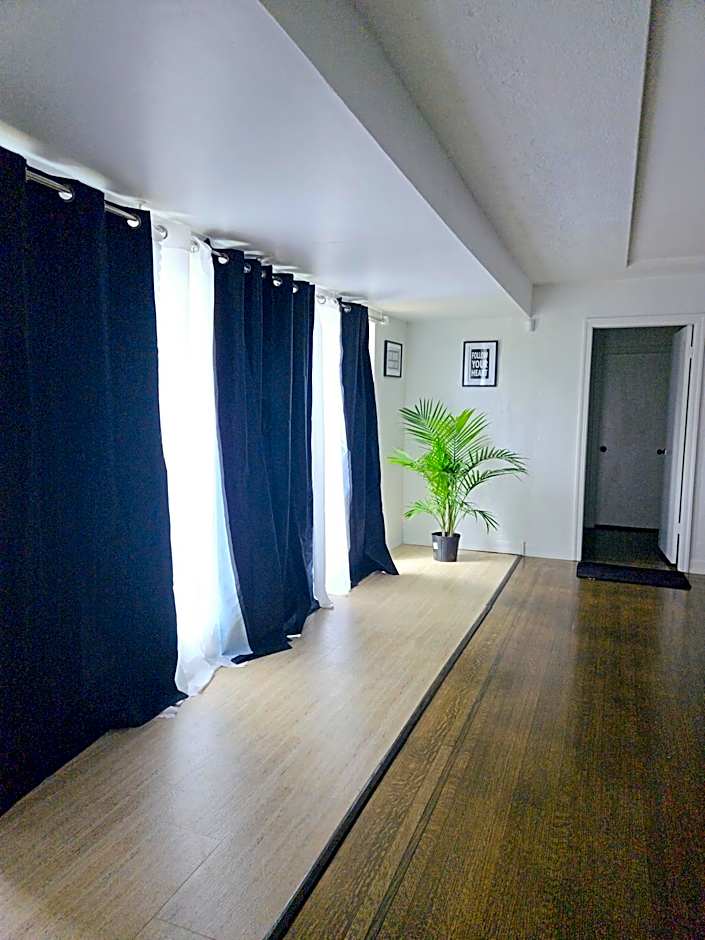 Comfy Stylish Room in the Heart of Vancouver- Private Parking, Self Check-in & just 4 mins to Metrotown!