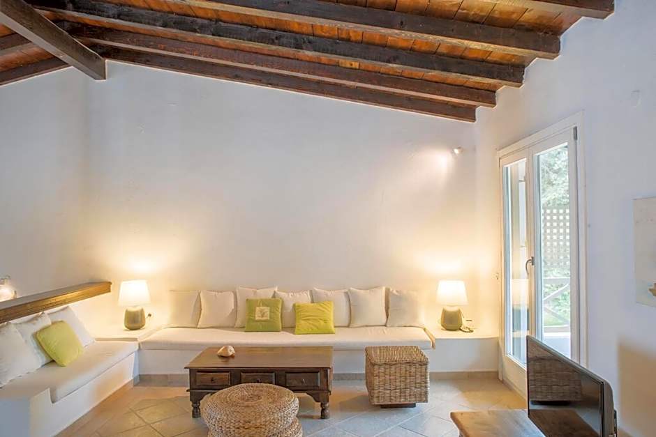 Skiathos Luxury Villa 2 Bedroom Villa Dyo Vromolimnos