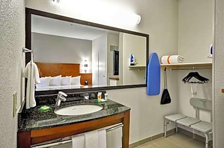 King Room with Accessible Tub - Disability Access