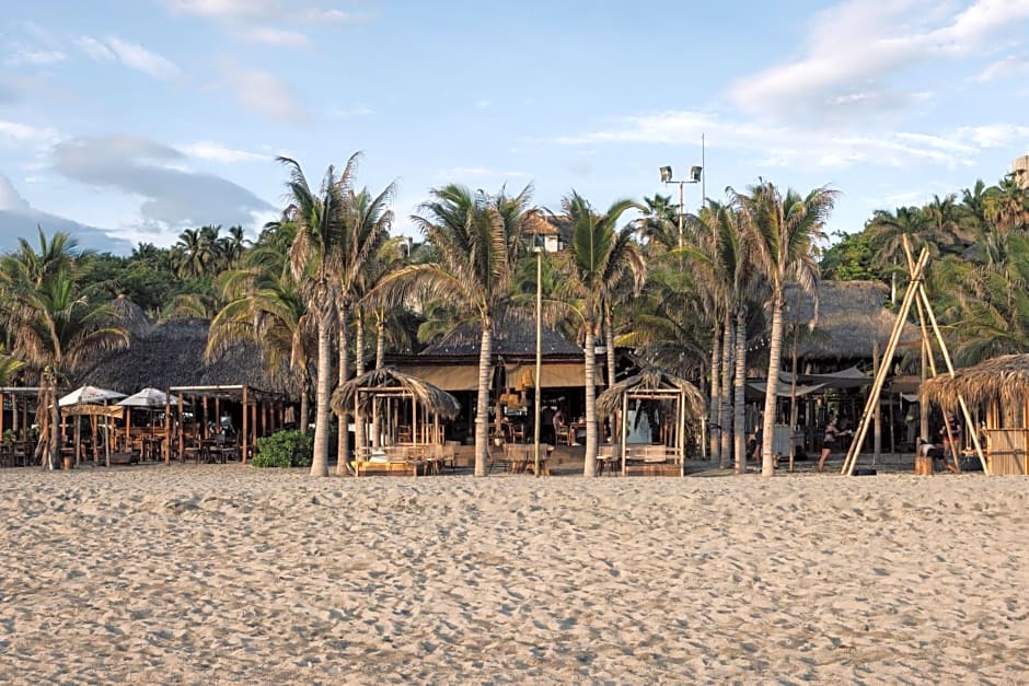 Selina Puerto Escondido