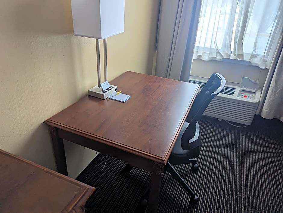 Days Inn by Wyndham Fargo