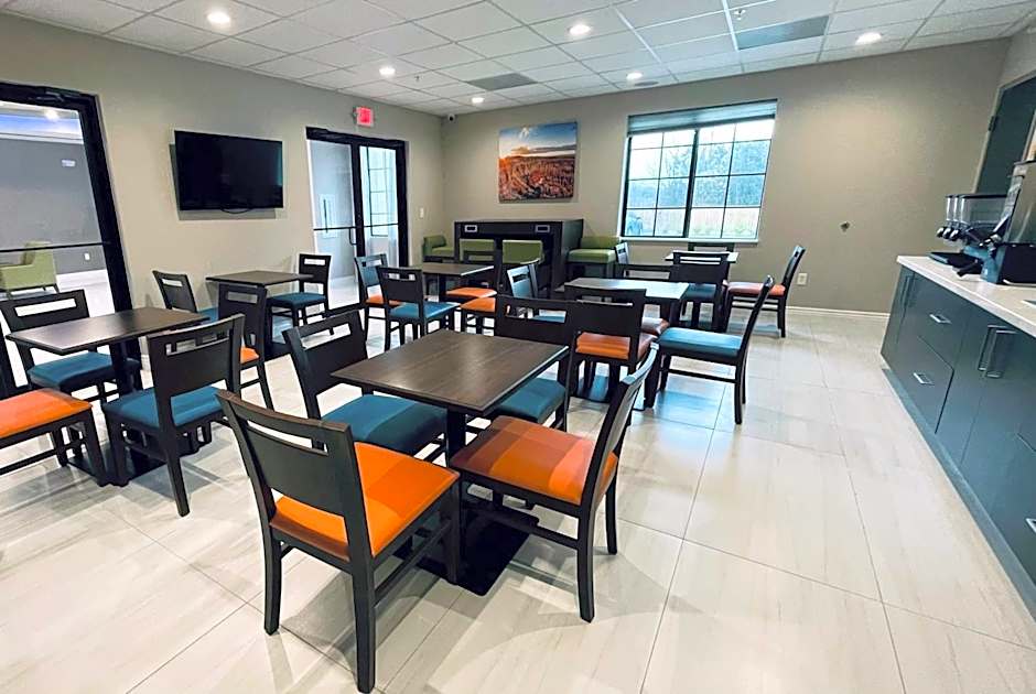 Days Inn & Suites by Wyndham Greater Tomball