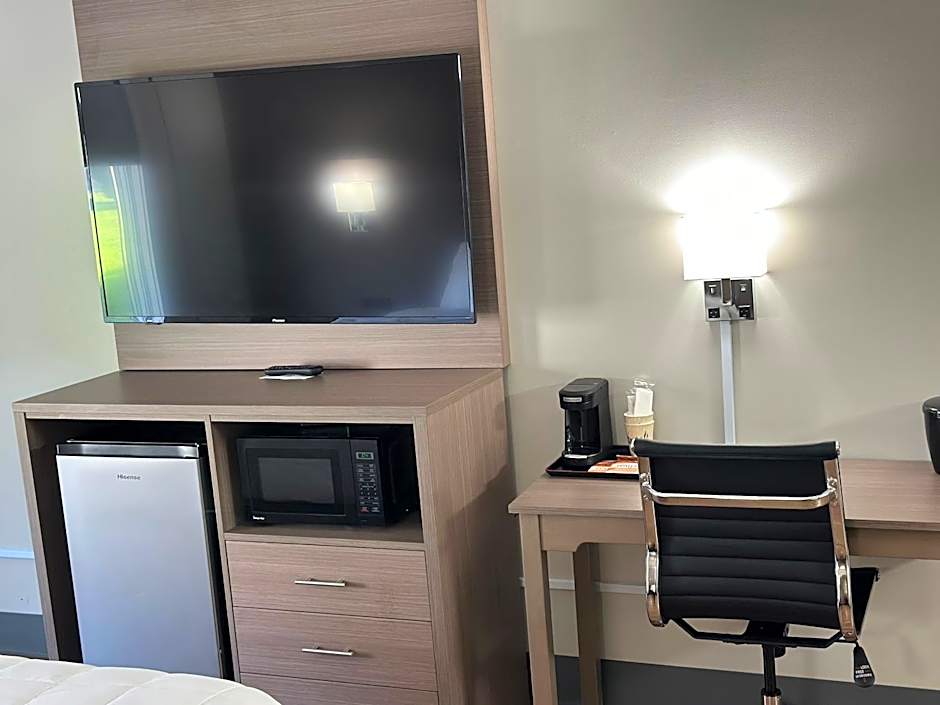 Whalers Inn and Suites