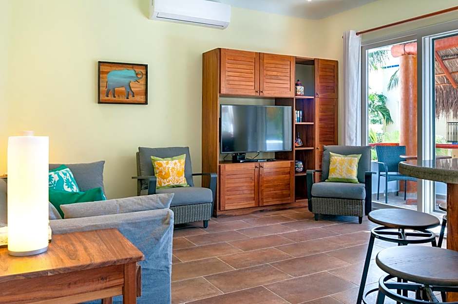 Casa Sonoma - Charming Condos Minutes from Beach & Reef
