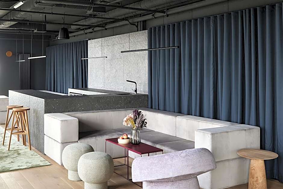 Locke at East Side Gallery