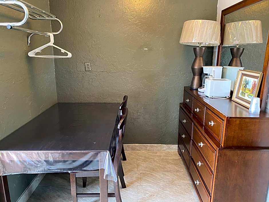 Glades Motel - Naples