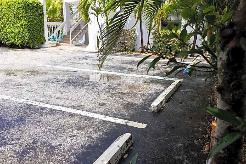 Palm Breeze Hotel