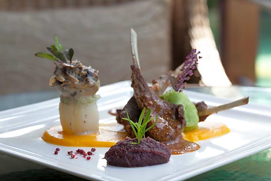 Dhevatara Beach Hotel