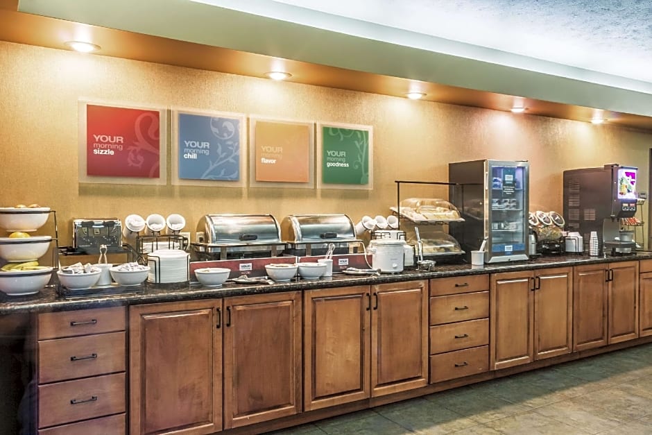 Comfort Inn & Suites Mitchell I-90