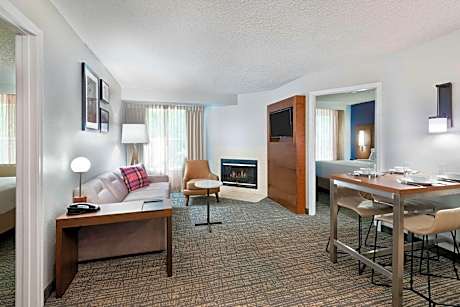 2 Bedroom Suite, Bedroom 1: 1 King, Bedroom 2: 1 Queen, Sofa Bed, Fireplace