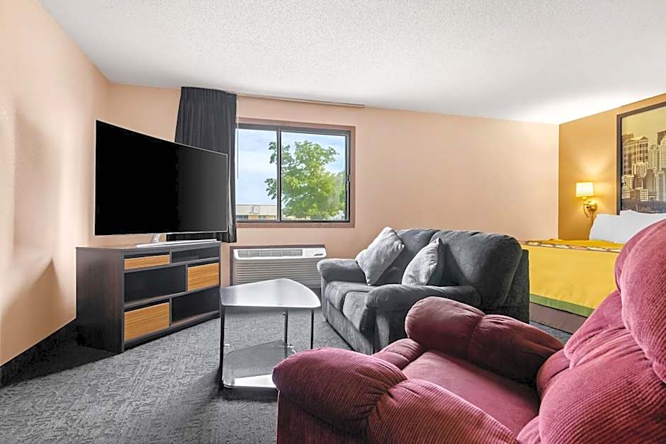 Super 8 by Wyndham Bourbonnais/Kankakee Area