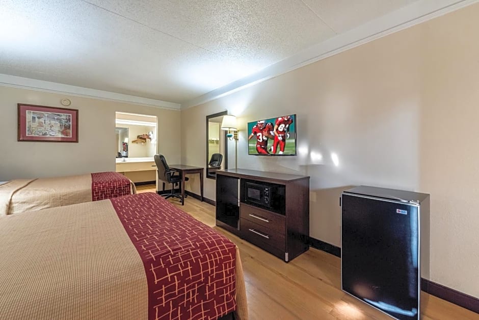 Red Roof Inn & Suites Clinton
