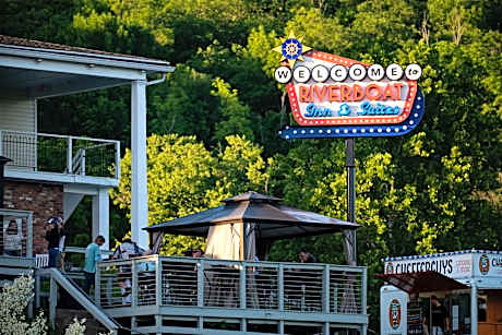Riverboat Inn & Suites
