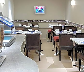 Hotel Cervantes by Happyculture