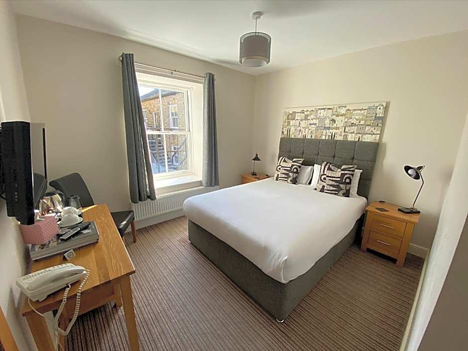 The Three Horseshoes Hotel