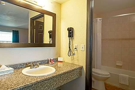 2 Queen Beds, Suite, Nonsmoking