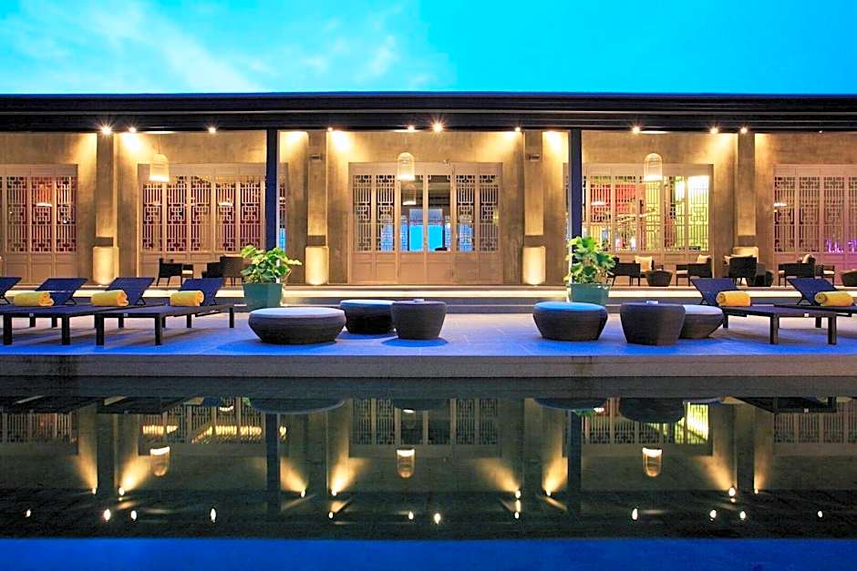 The Quarter Hualamphong by UHG