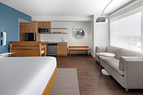 King Studio with 1 King, Sofa bed