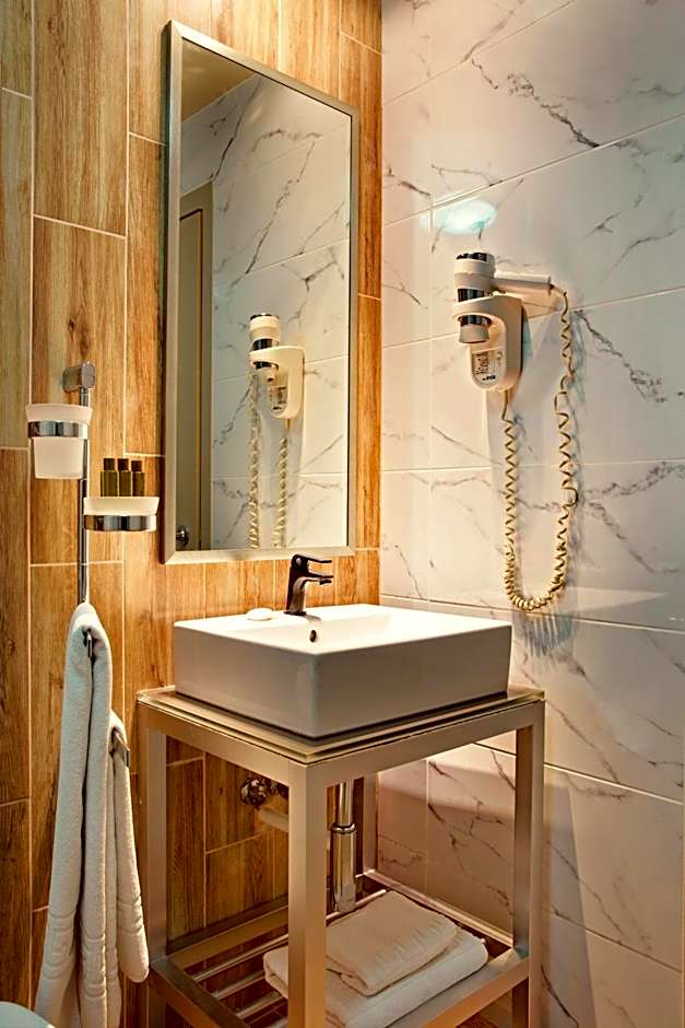 Central Hotel, Trademark Collection by Wyndham