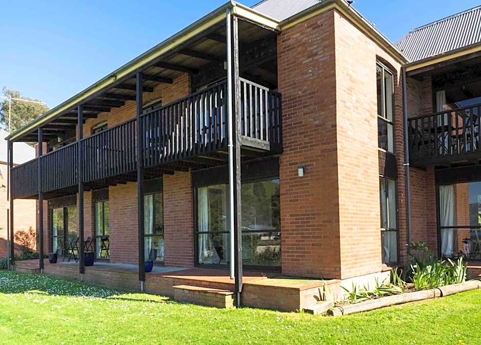 Duvauchelle Seaside Motel