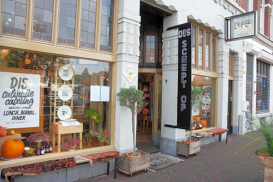 hip & stylish apartment in center, near trainstation, 15 min walk