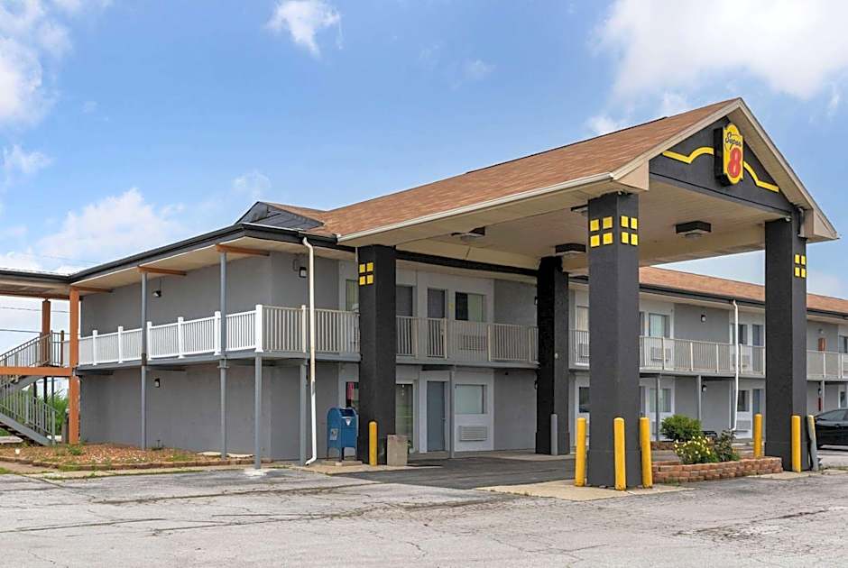 Super 8 by Wyndham Millbury/Toledo