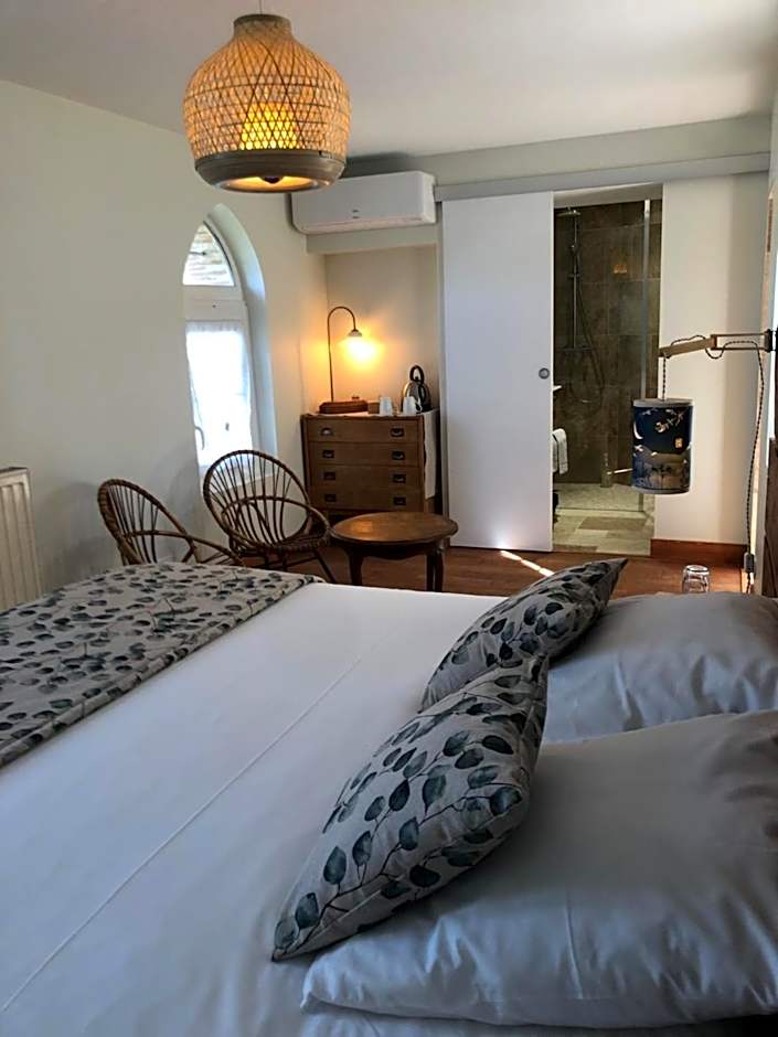 Chambres d'Hôtes L'Ostal de Pombonne
