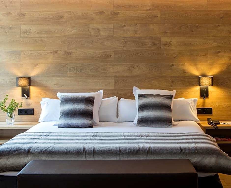 Photo 1 of 50 of Acta Arthotel