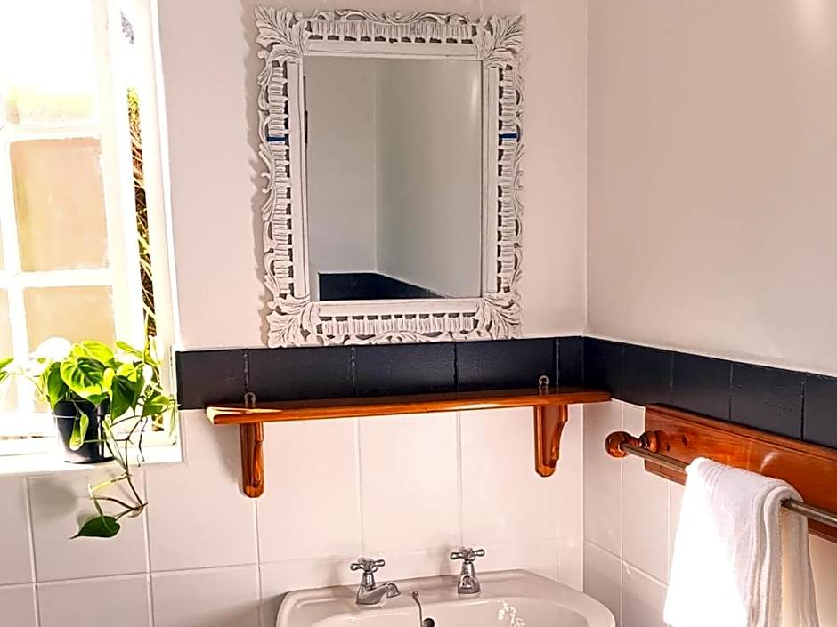 Guinea Fowl Lodge - Lagoon & Heads View B&B, Central Knysna