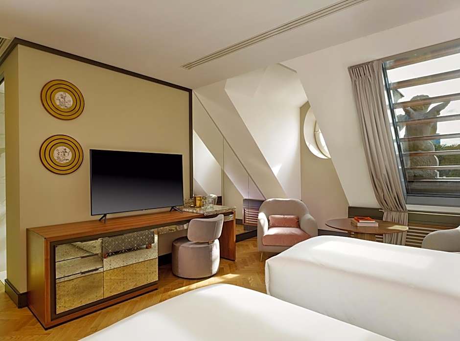Hotel Verte, Warsaw, Autograph Collection