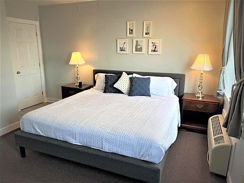 Deluxe 1 King Bed — 9 fotoğraftan 1. fotoğraf