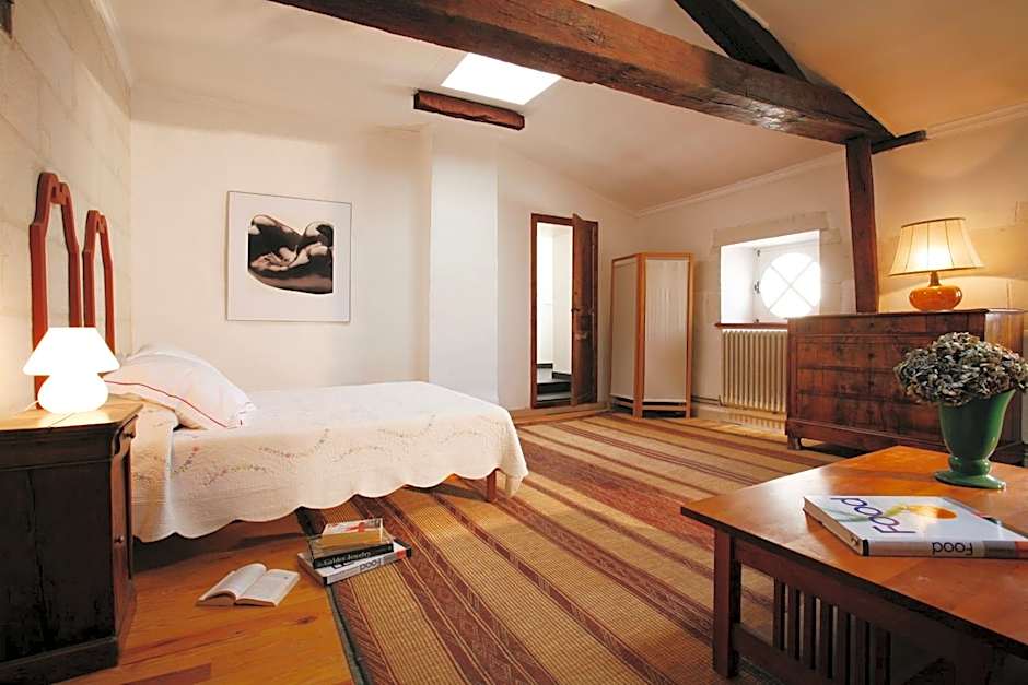 La Porte Rouge - The Red Door Inn