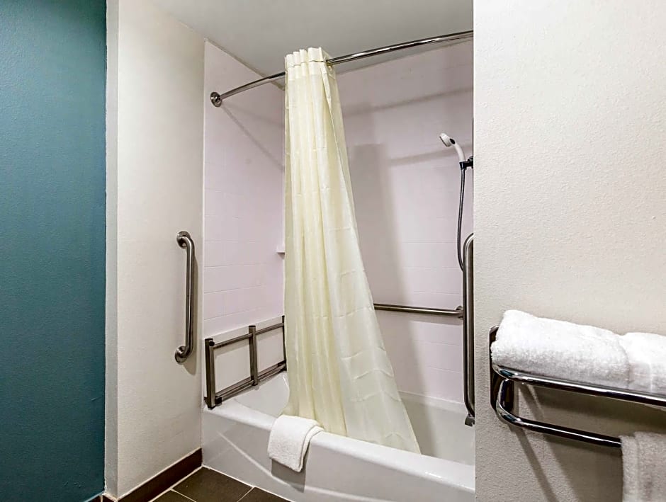 Sleep Inn & Suites