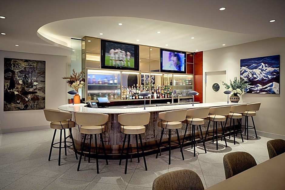 Holiday Inn & Suites Montreal Airport by IHG