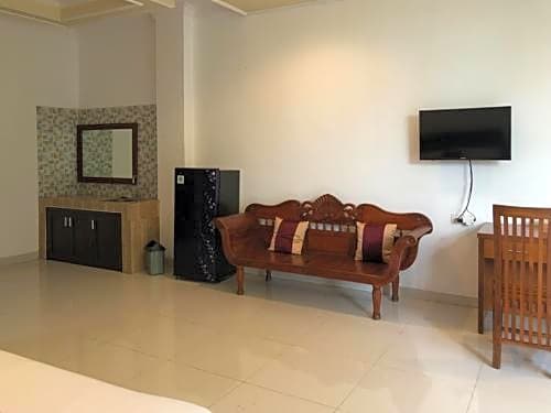 RedDoorz Plus near Dreamland Beach