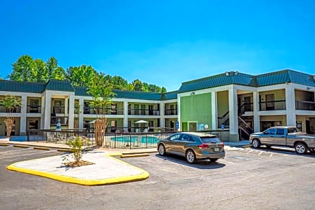 Quality Inn & Suites near Six Flags - Austell