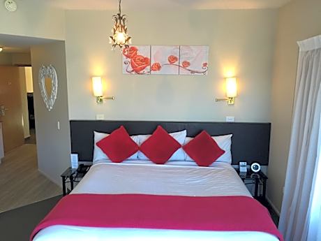 Honeymoon Suite