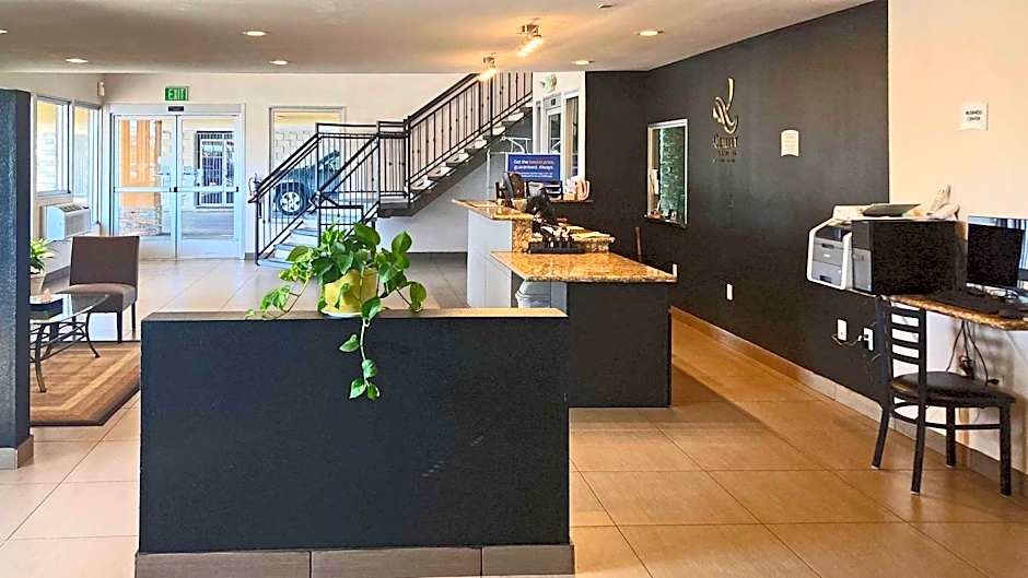 Quality Inn & Suites near Downtown Bakersfield