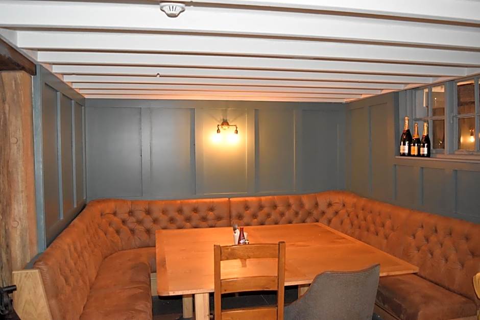 Three Horseshoes Country Inn